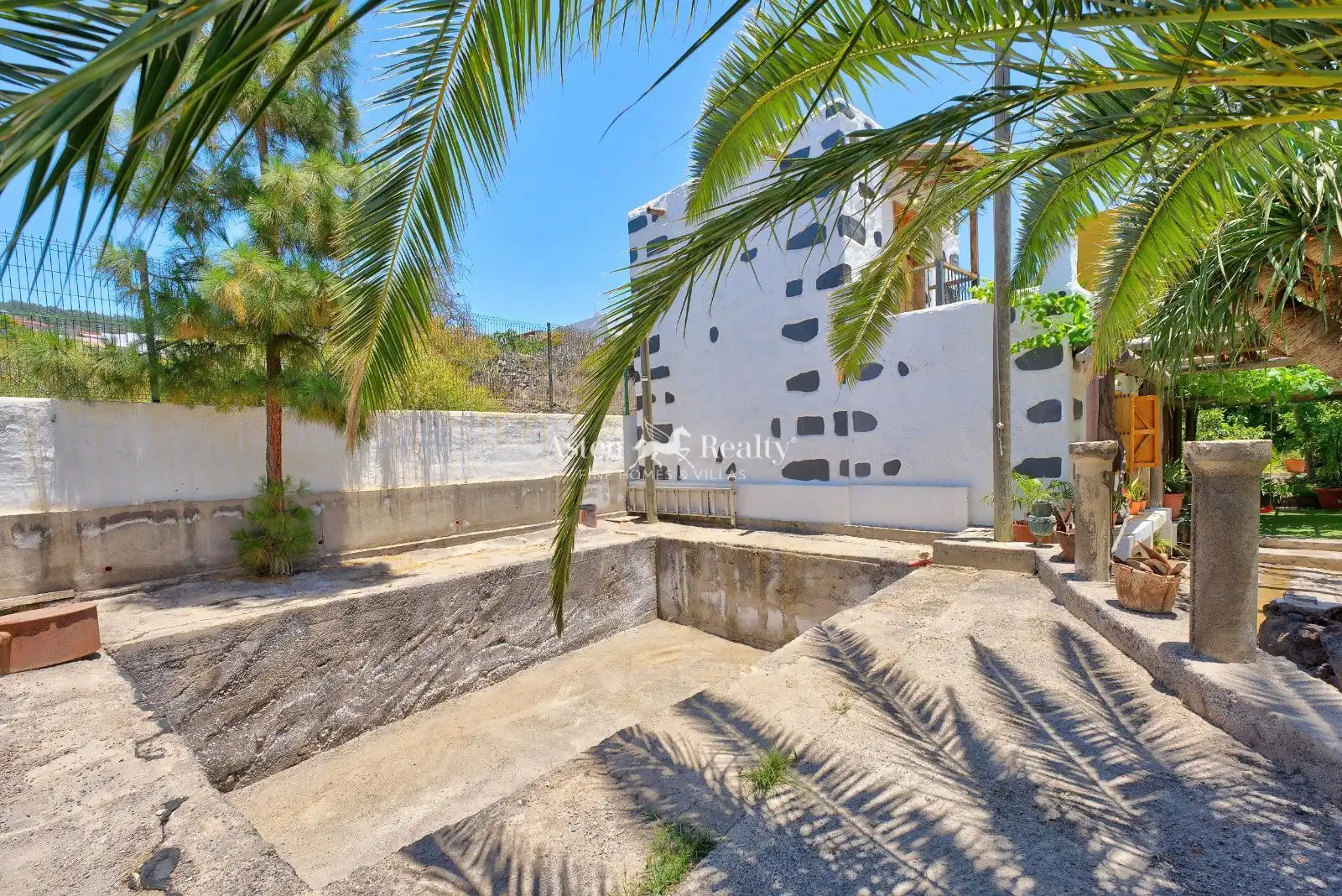 Exterior view of Houses for sale in Guía de Isora  with Air Conditioner, Private garden and Terrace