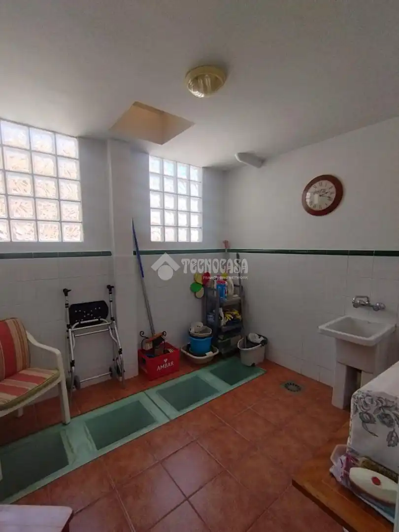 Badezimmer von Einfamilien-Reihenhaus zum Verkauf in Málaga mit Klimaanlage, Terrasse und Balkon