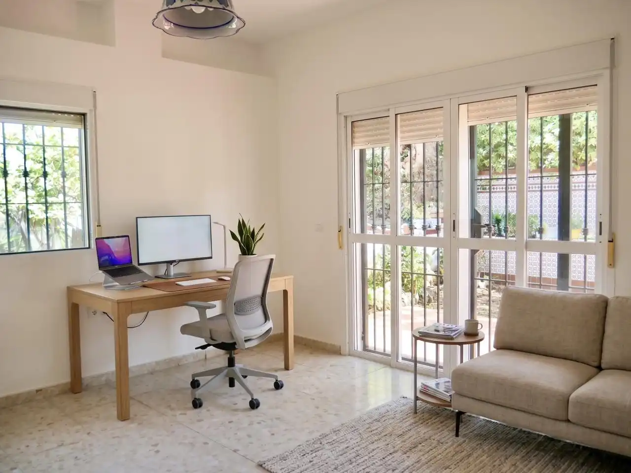 Living room of Ground floor for sale in Málaga  with Air Conditioner, Private garden and Terrace