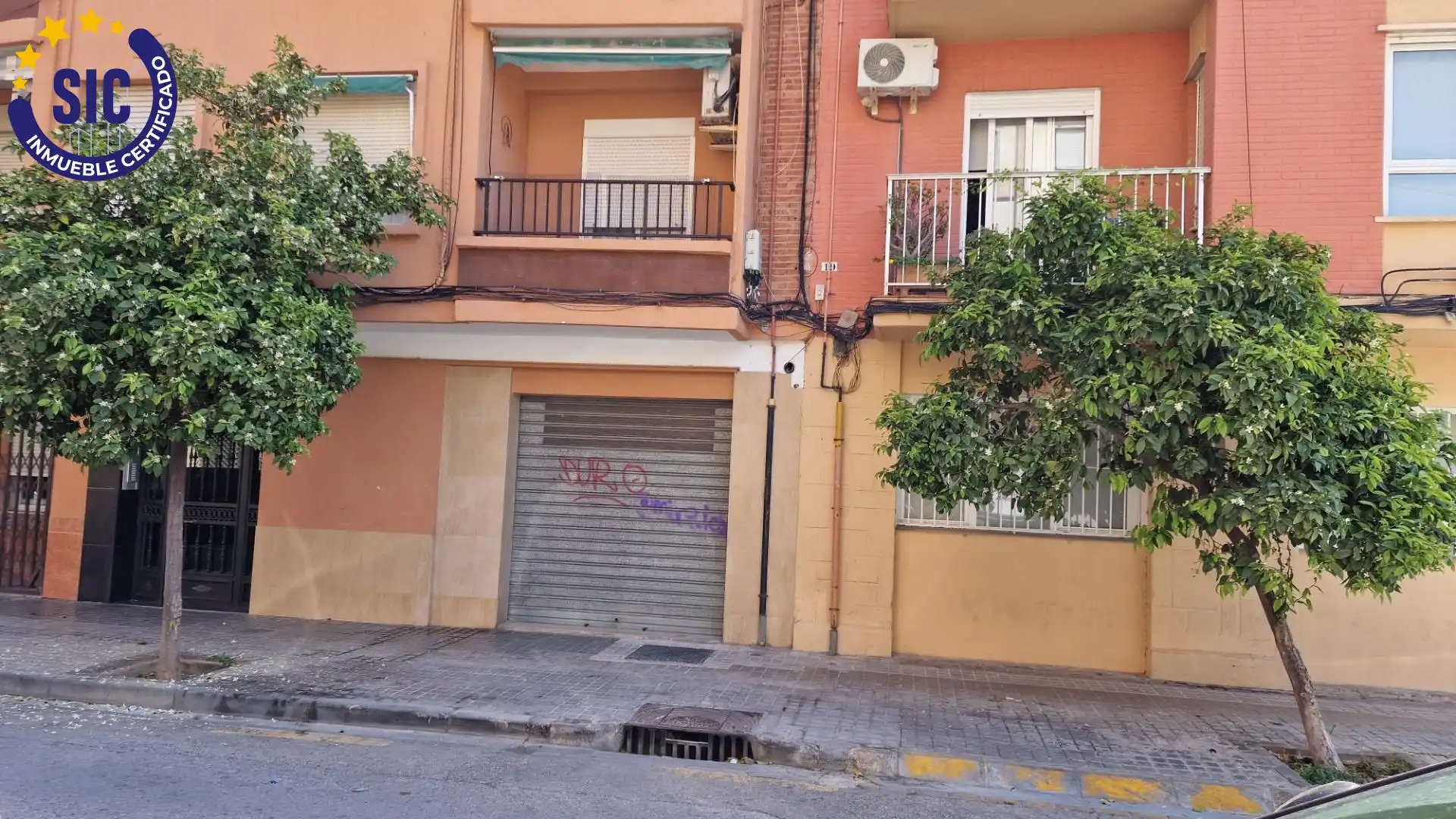 Exterior view of Commercial properties for sale in Valencia