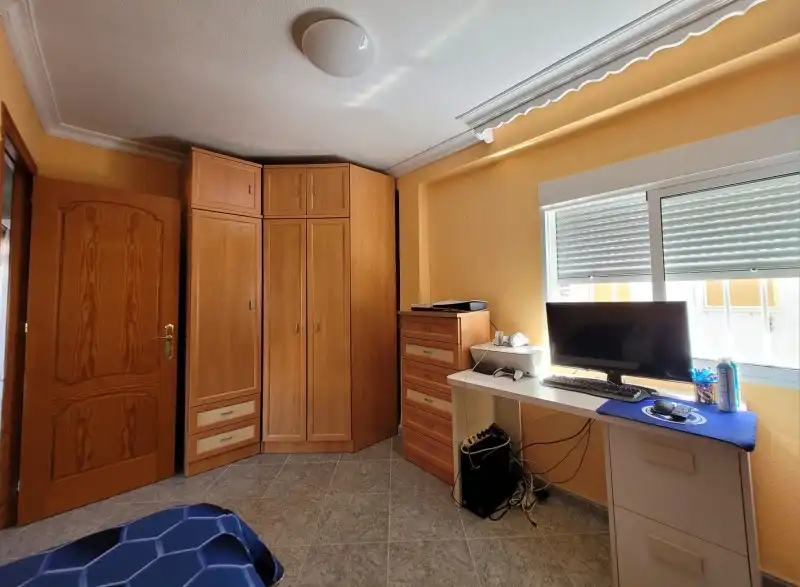 Habitación de Piso en venta en Málaga con Terraza, Horno y Lavadora
