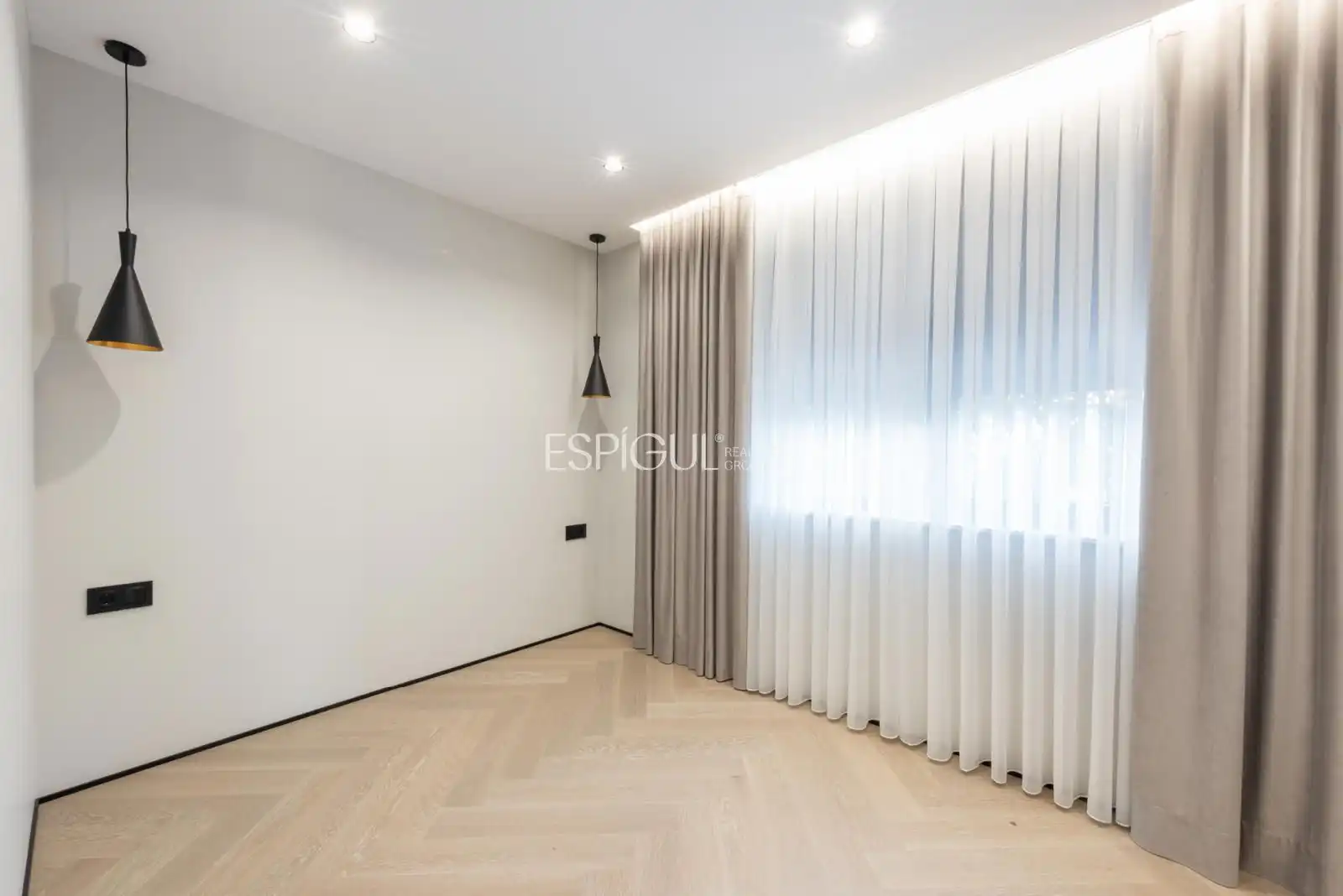 Bedroom of Houses for sale in Castelldefels  with Air Conditioner, Heating and Parquet flooring