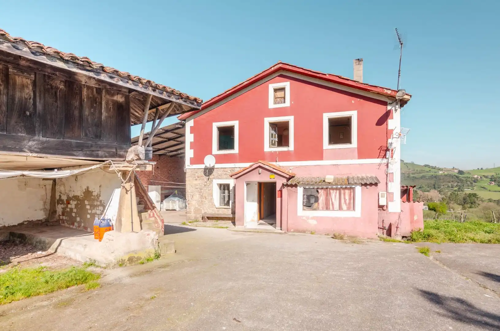 Exterior view of Houses for sale in Llanera  with Alarm
