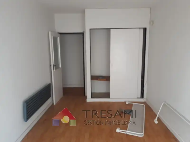 Schlafzimmer von Büro zum Verkauf in Navia