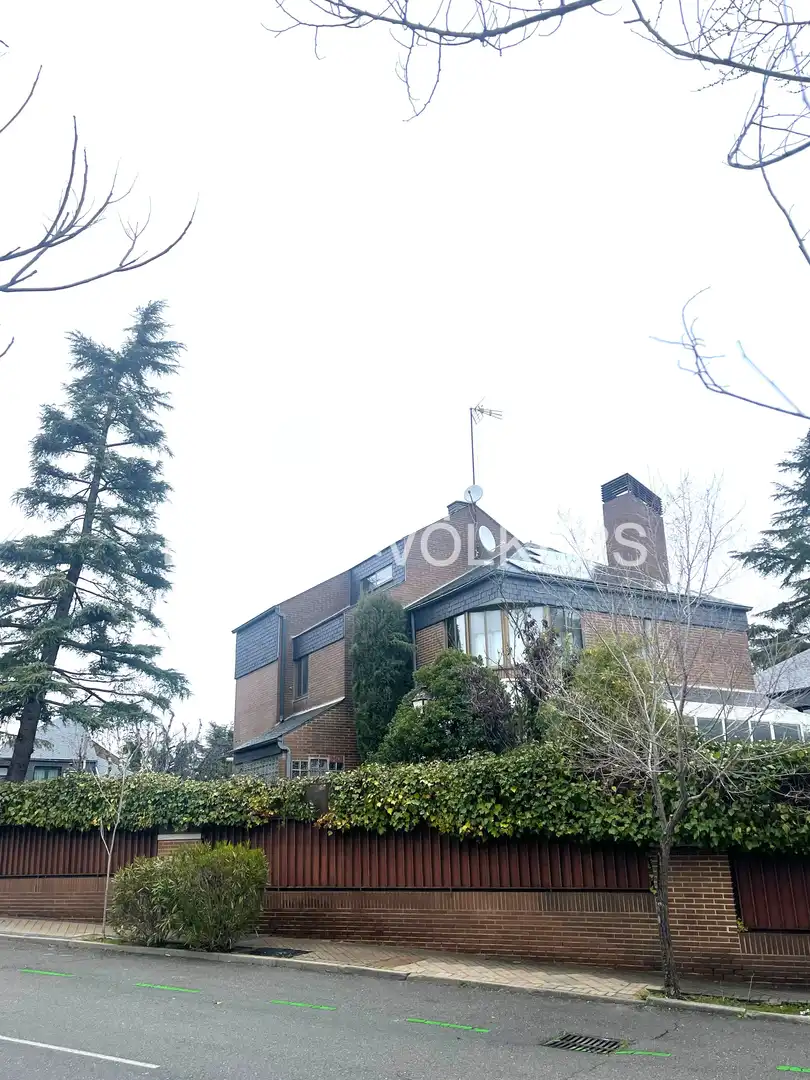 Vista exterior de Casa o chalet en venta en Pozuelo de Alarcón con Calefacción, Jardín privado y Terraza