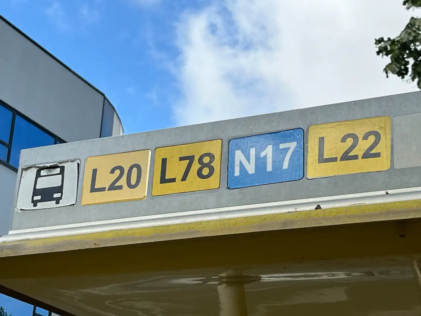 Parkplatz von Fabrikhallen zur Miete in El Prat de Llobregat mit Alarm
