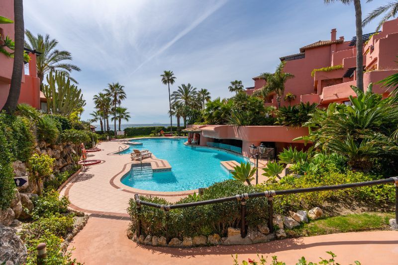 Exterior view of Planta baja for sale in Estepona  with Air Conditioner, Terrace and Storage room