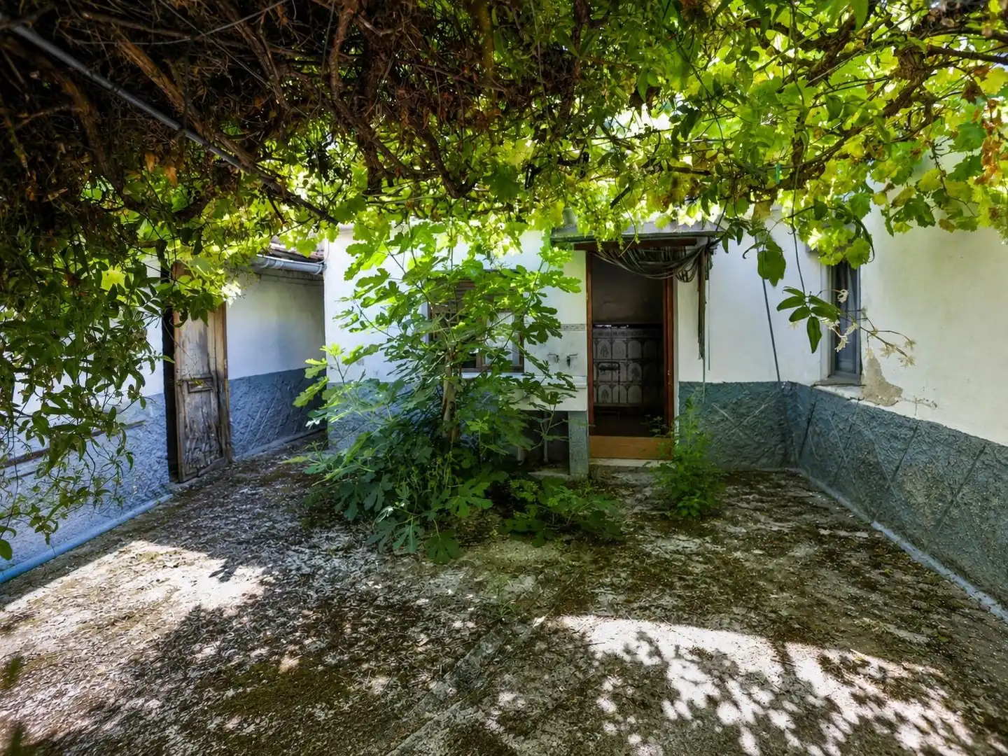 Vista exterior de Casa adosada en venda en Leganés amb Calefacció, Jardí privat i Traster