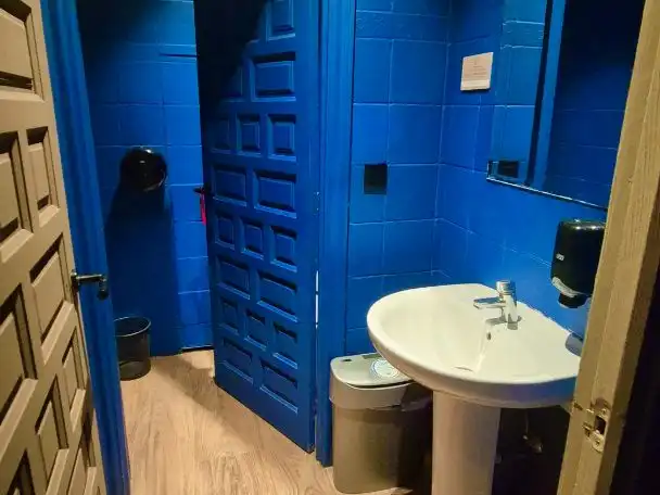 Baño de Local de alquiler en Boadilla del Monte con Aire acondicionado, Calefacción y Terraza
