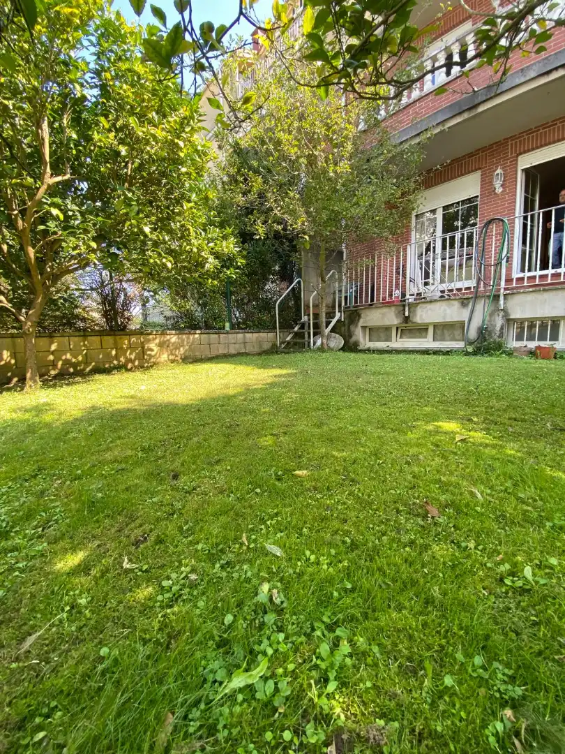 Garten von Einfamilien-Reihenhaus zum Verkauf in Castro-Urdiales mit Heizung, Privatgarten und Parkett