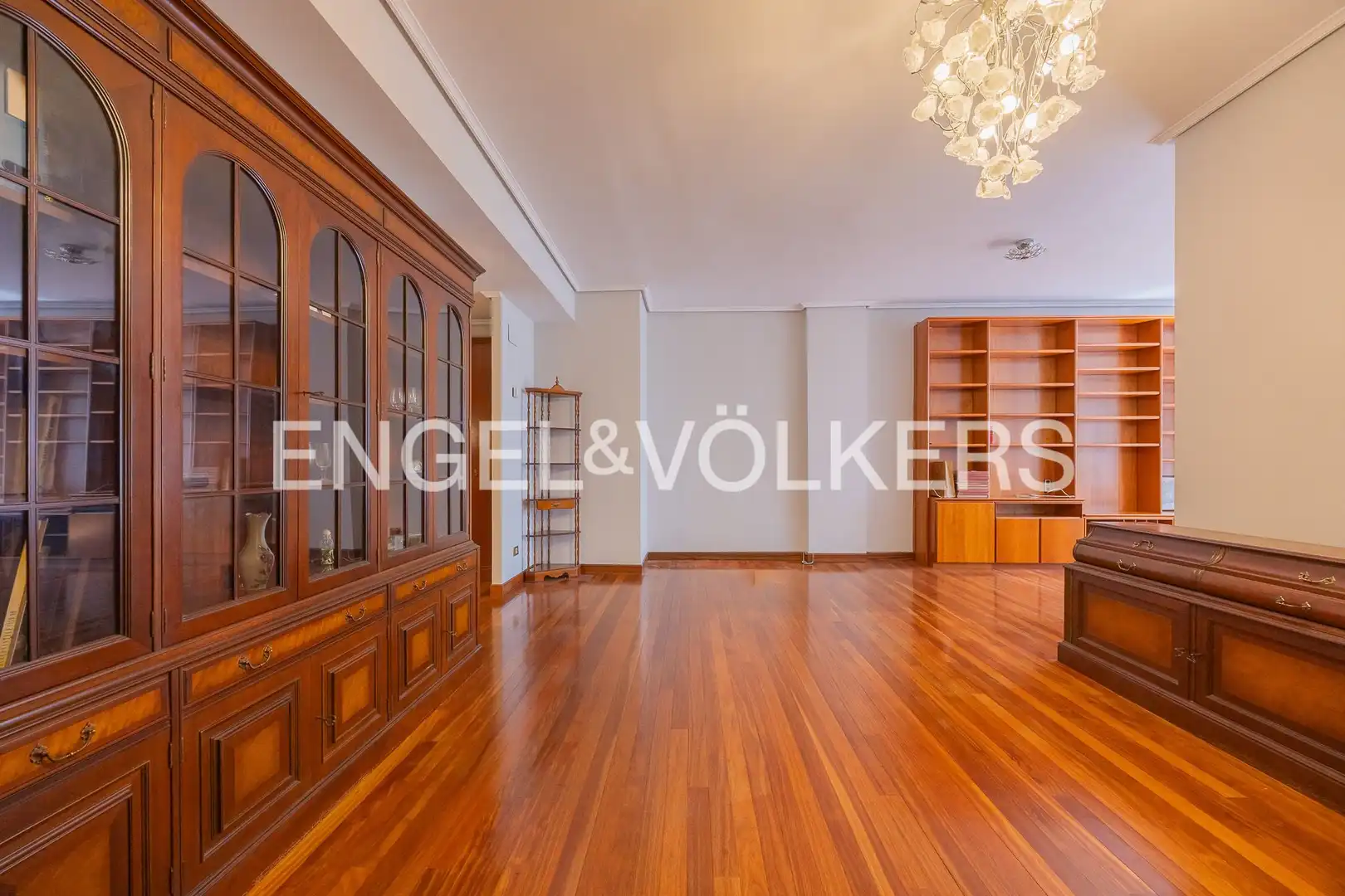 Wohnzimmer von Wohnung zum Verkauf in Bilbao  mit Heizung, Parkett und Balkon