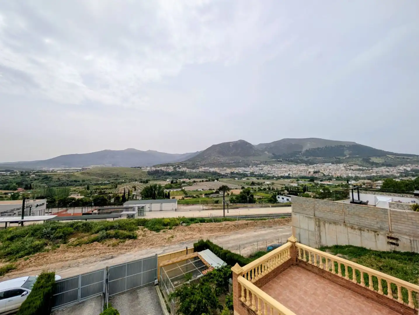 Vista exterior de Casa o xalet en venda en Loja amb Aire condicionat, Calefacció i Jardí privat