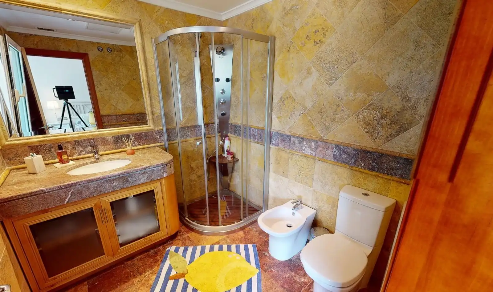 Baño de Apartamento en venta en Marbella con Aire acondicionado, Calefacción y Terraza