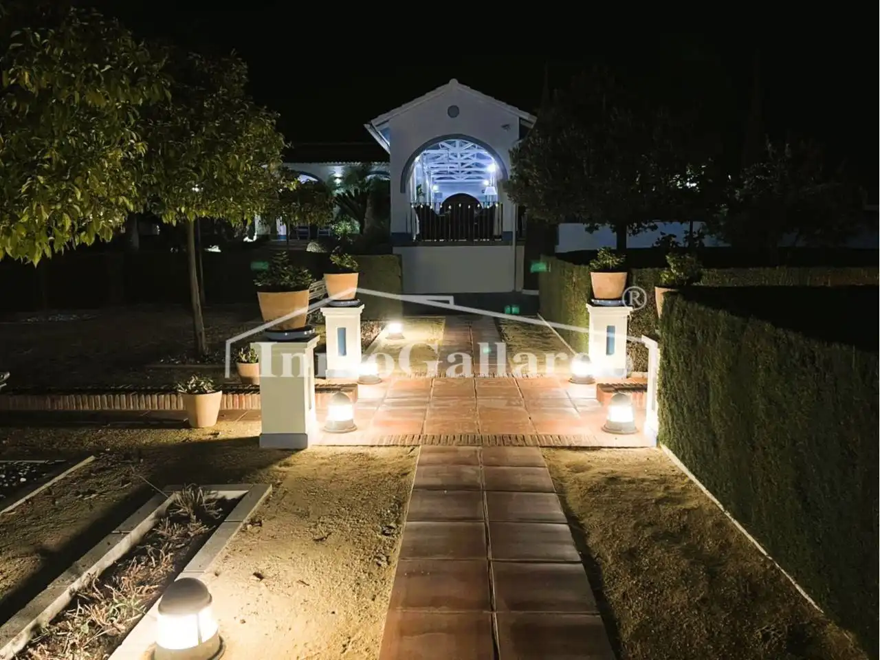 Garden of Buildings for sale in Lucena