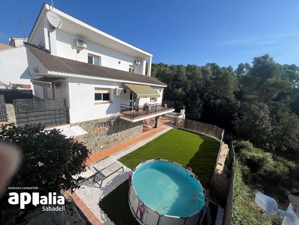 Vista exterior de Casa o xalet en venda en Sentmenat amb Calefacció i Terrassa