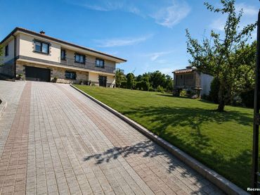 House with balcony for sale in OUTEIRO-XESTA