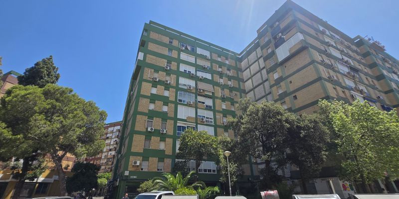 Exterior view of Flat for sale in  Sevilla Capital  with Terrace, Furnished and Balcony