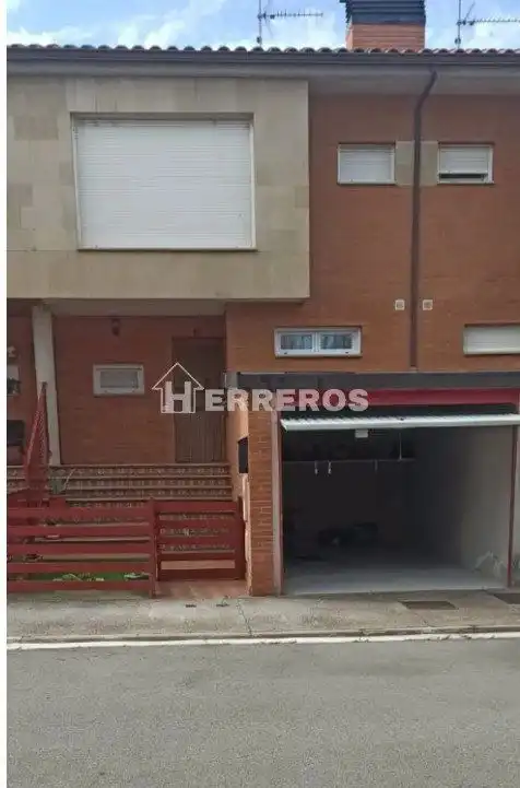 Vista exterior de Casa adosada en venda en Alesanco amb Calefacció, Parquet i Terrassa