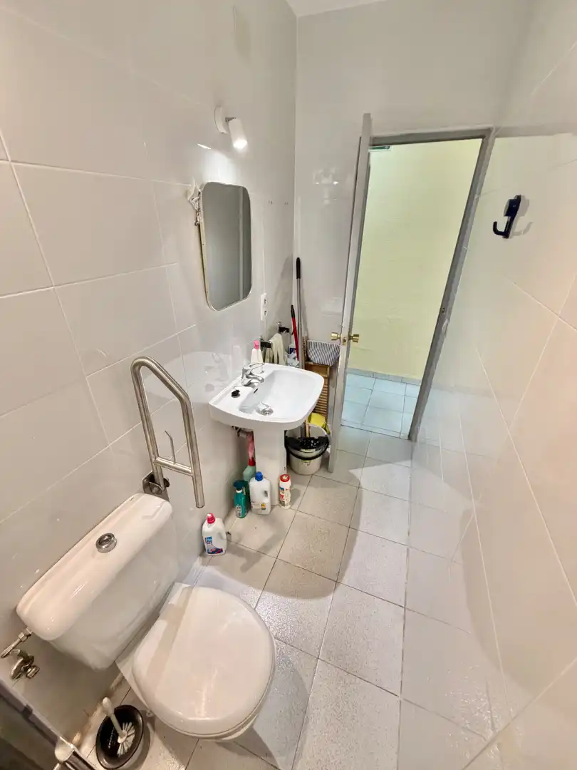 Baño de Local en venta en Madrid con Aire acondicionado y Calefacción