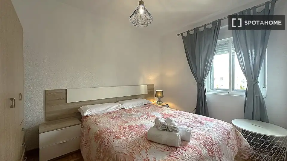 Dormitori de Apartament per a compartir en Madrid amb Aire condicionat, Calefacció i Terrassa