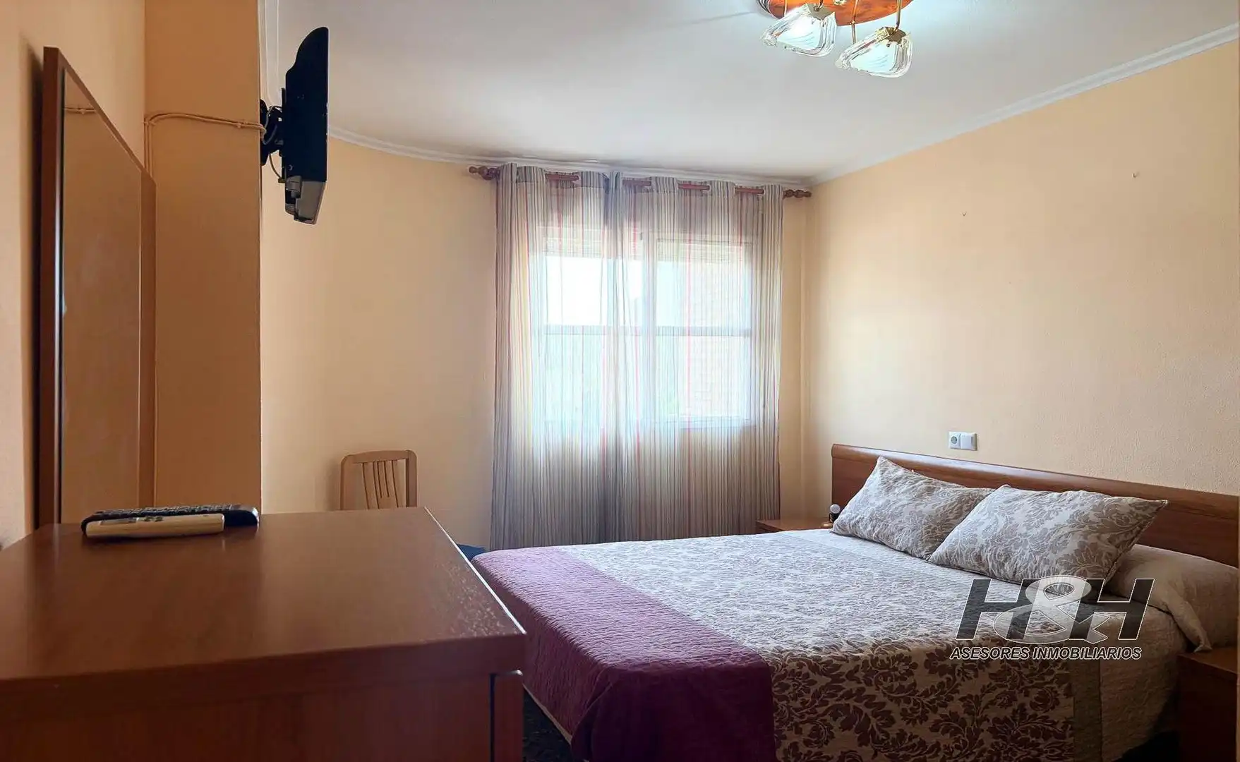 Habitación de Piso de alquiler en Burjassot con Aire acondicionado, Amueblado y Balcón