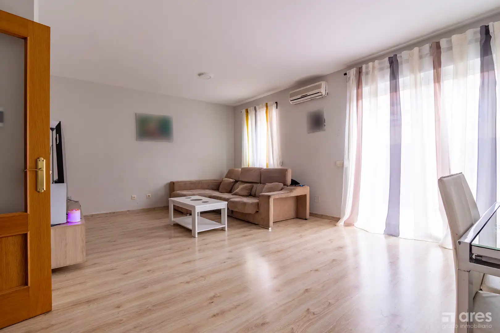 Living room of Detached homes for sale in El Viso de San Juan  with Air Conditioner, Heating and Private garden