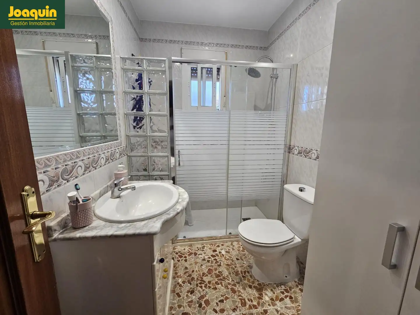 Bany de Casa o xalet en venda en Córdoba amb Aire condicionat, Traster i Piscina