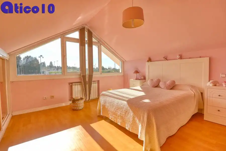 Habitación de Casa o chalet en venta en Gijón  con Calefacción, Jardín privado y Parquet