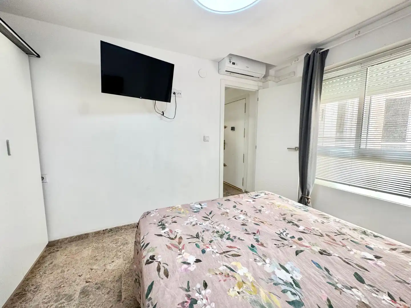 Habitación de Ático de alquiler en Torrevieja con Aire acondicionado, Terraza y Amueblado
