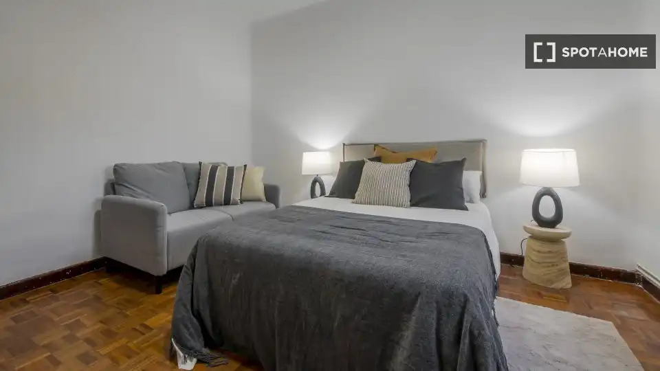 Room in Ciudad Jardín