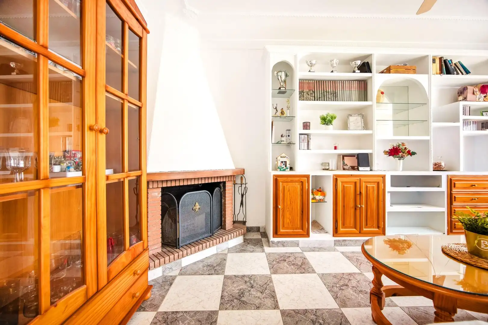 Sala d'estar de Casa o xalet en venda en Chiclana de la Frontera amb Aire condicionat, Jardí privat i Terrassa