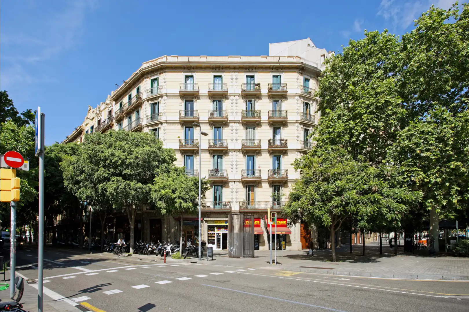 Piso con terraza en venta en Carrer de València, imagen 27