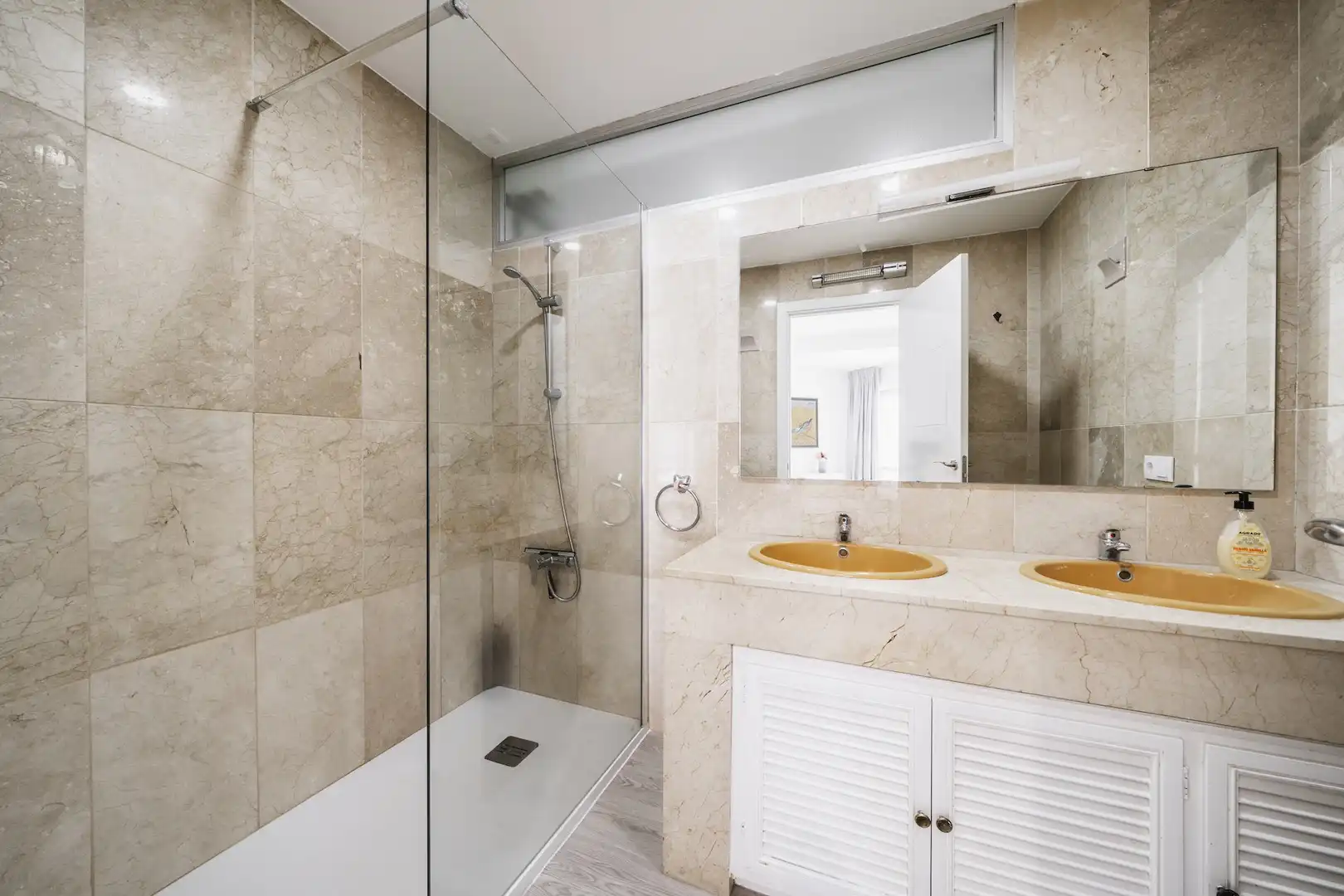 Bany de Apartament de lloguer en Marbella amb Aire condicionat, Terrassa i Moblat