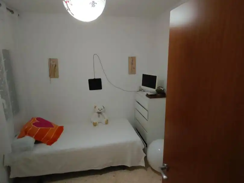 Dormitori de Pis en venda en L'Hospitalet de Llobregat amb Aire condicionat, Terrassa i Balcó