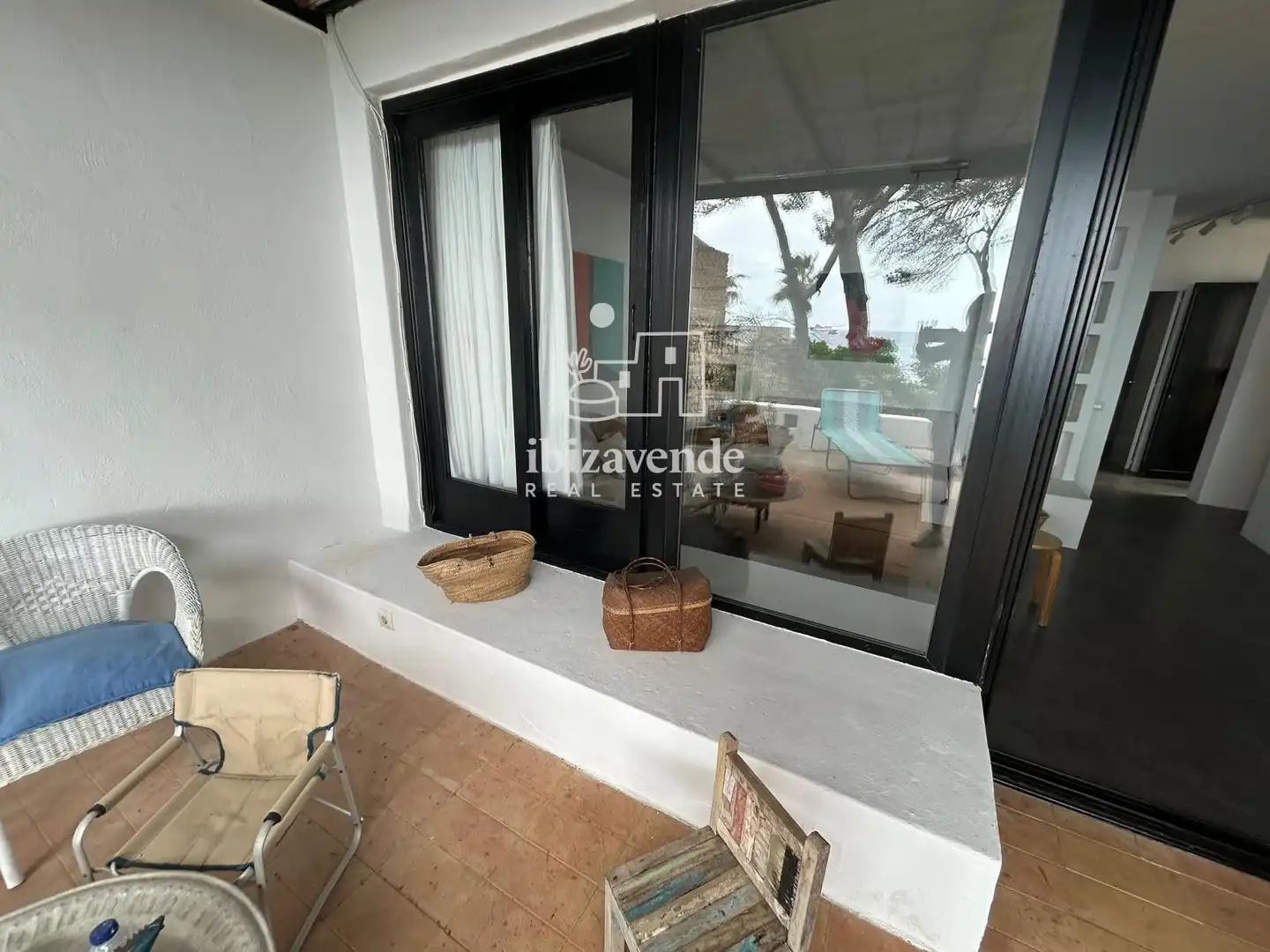 Außenansicht von Einfamilien-Reihenhaus zur Miete in Santa Eulària des Riu mit Klimaanlage, Heizung und Terrasse