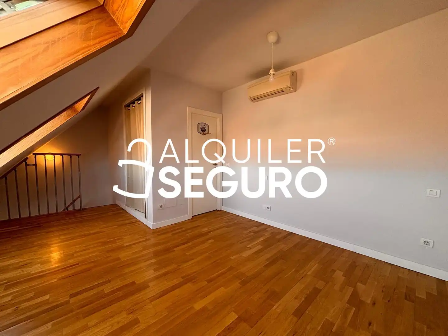 Bedroom of Attic for rent in Madrid  with Air Conditioner, Heating and Terrace