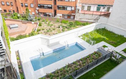 Piscina de Àtic en venda en  Madrid Capital amb Aire condicionat, Terrassa i Traster