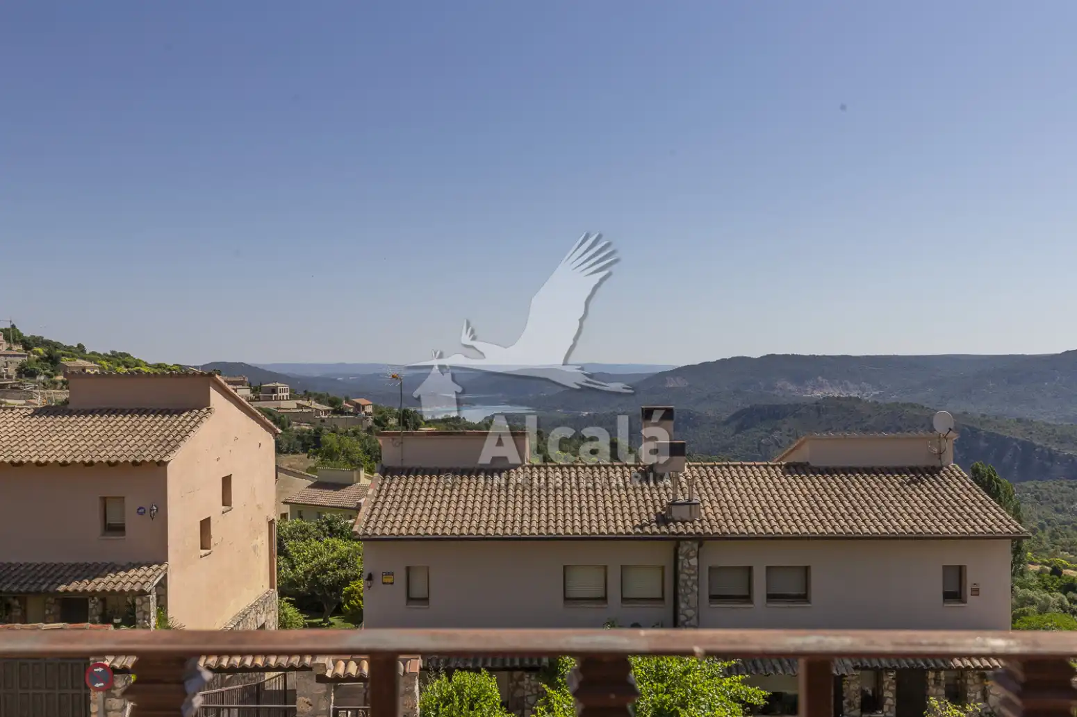 Vista exterior de Casa adosada en venda en Alocén amb Calefacció