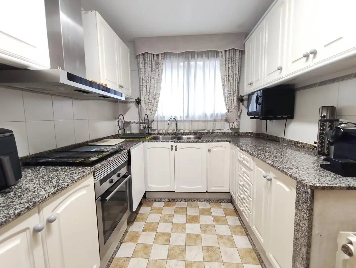 Cuina de Casa adosada en venda en Torrent amb Aire condicionat, Jardí privat i Terrassa