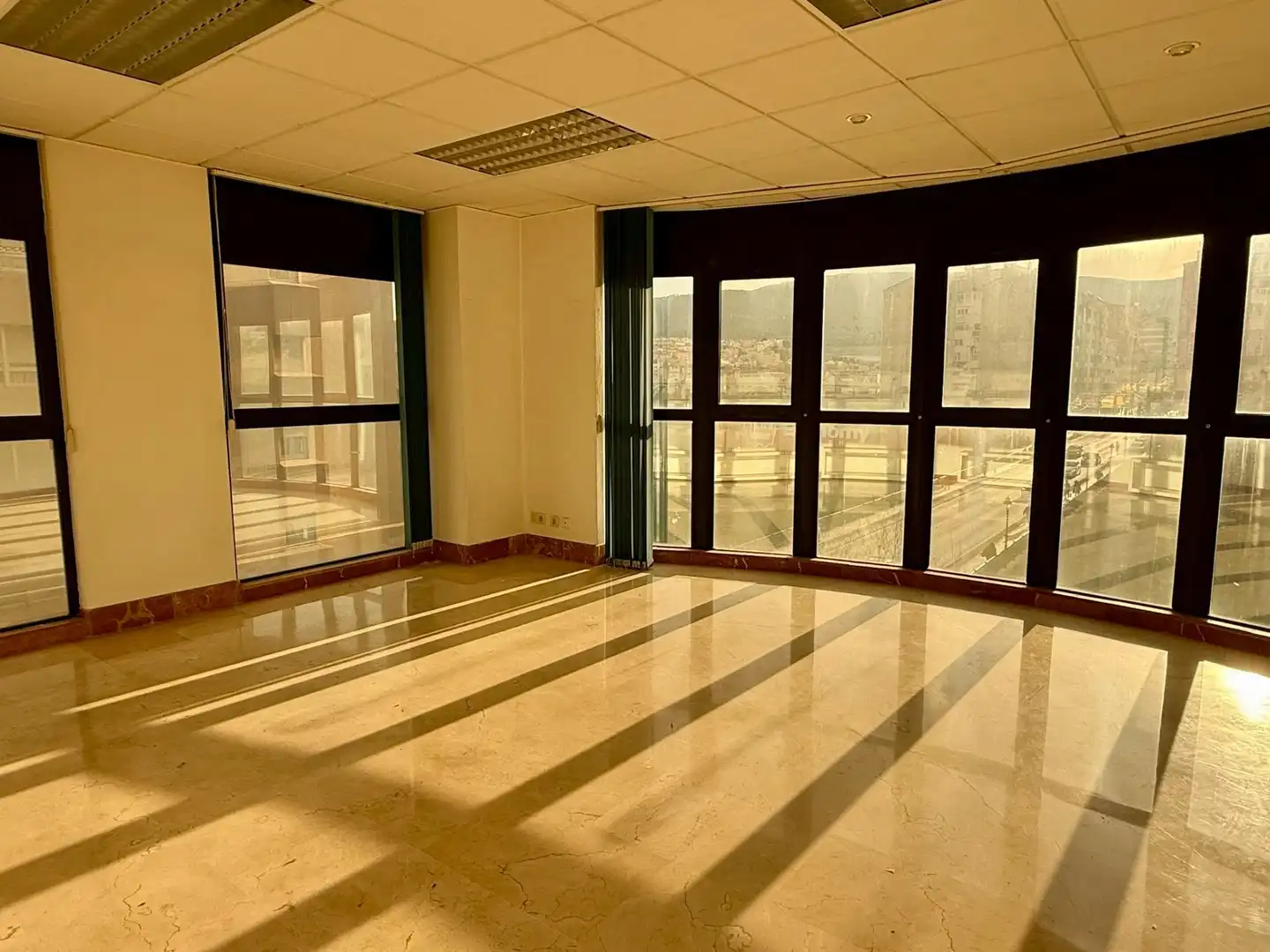 Büro mit Aufzug zur Miete in Zona Nord