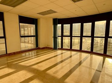 Office space with lift to rent in Zona Nord