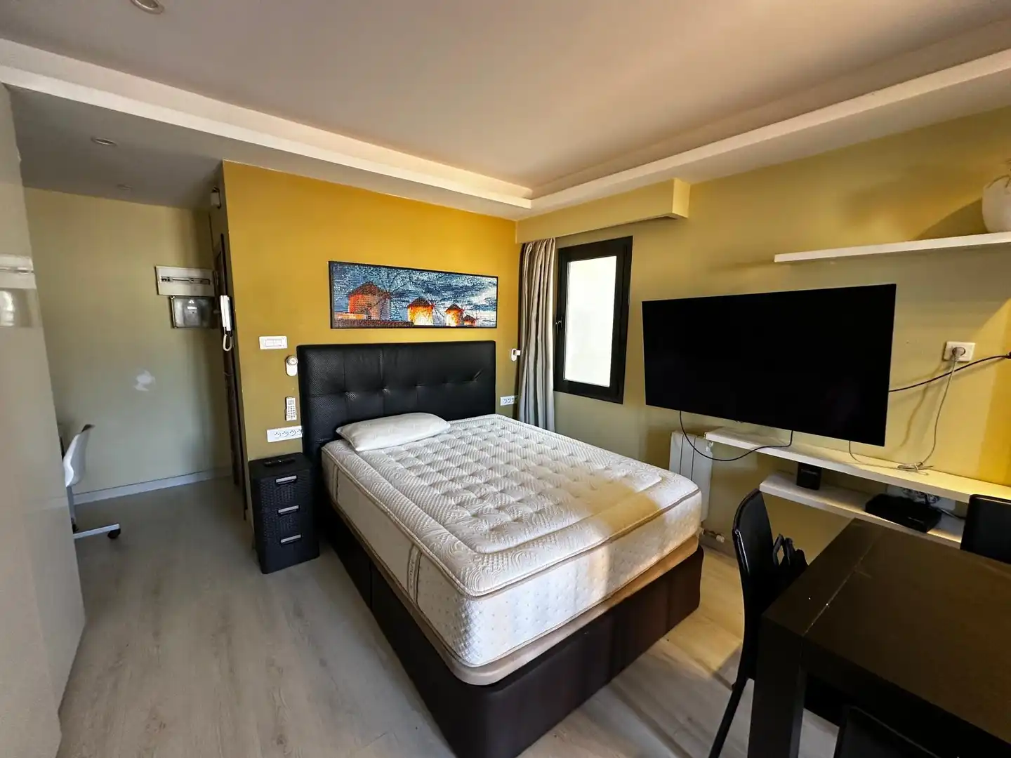 Schlafzimmer von Dachboden zum Verkauf in Barcelona mit Balkon