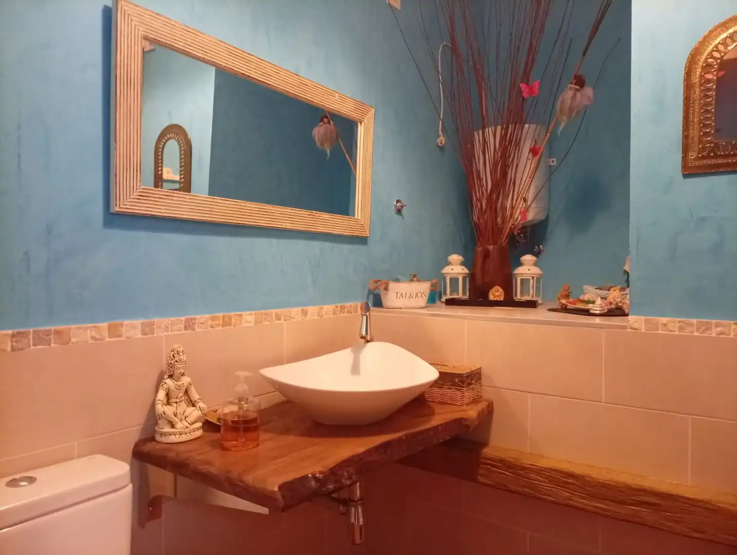 Bathroom of Commercial properties for sale in Arroyo de la Encomienda  with Air Conditioner
