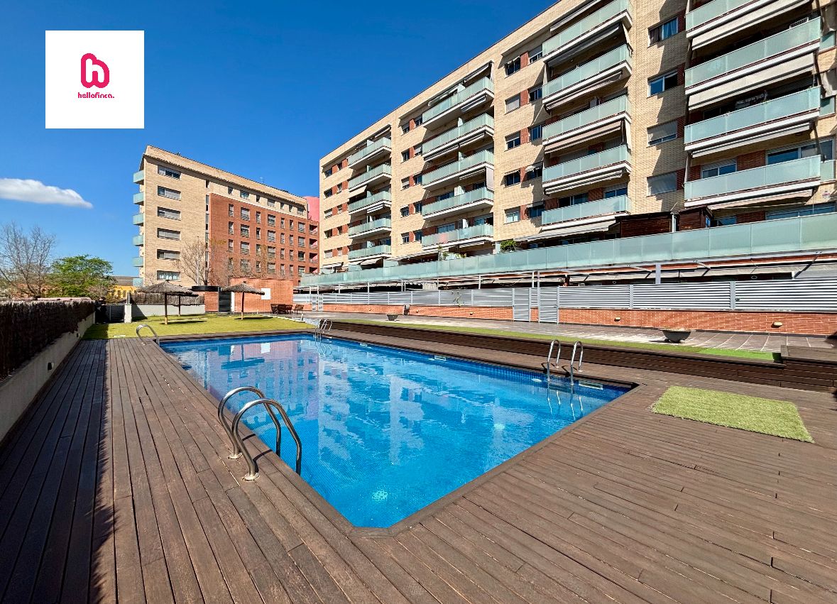 Piscina de Pis en venda en Barberà del Vallès amb Aire condicionat, Calefacció i Parquet