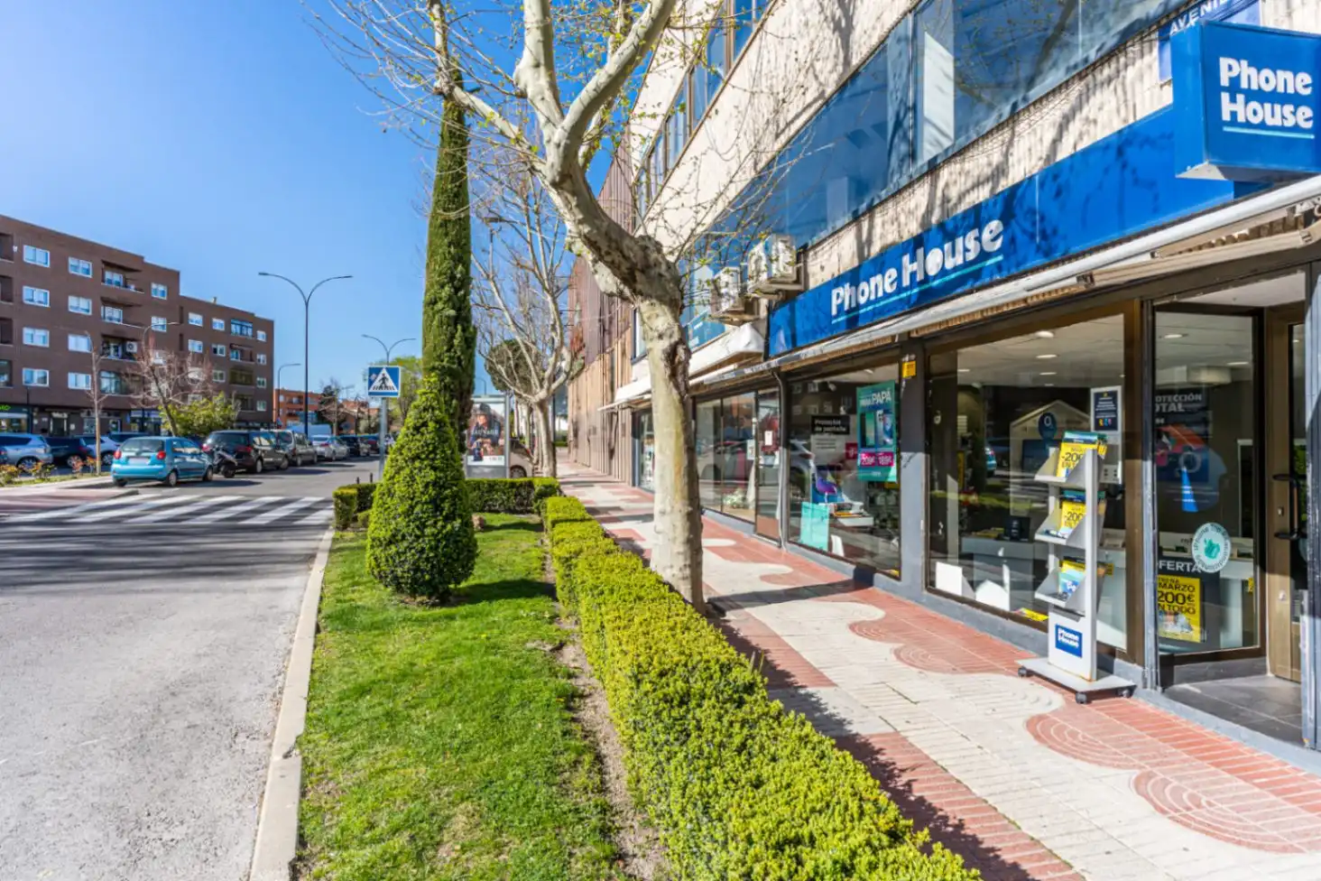 Vista exterior de Local en venda en San Sebastián de los Reyes amb Aire condicionat