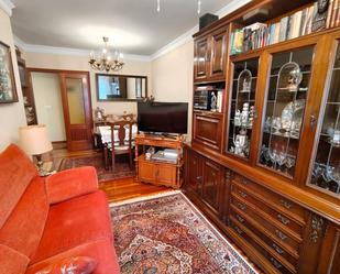 Sala d'estar de Pis en venda en Santurtzi  amb Calefacció, Traster i Moblat