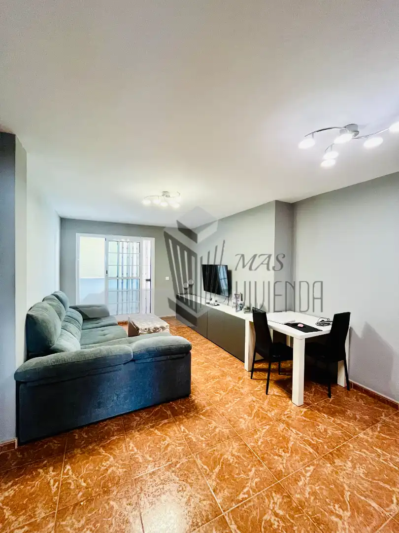 Sala de estar de Piso en venta en La Línea de la Concepción con Amueblado y Piscina comunitaria