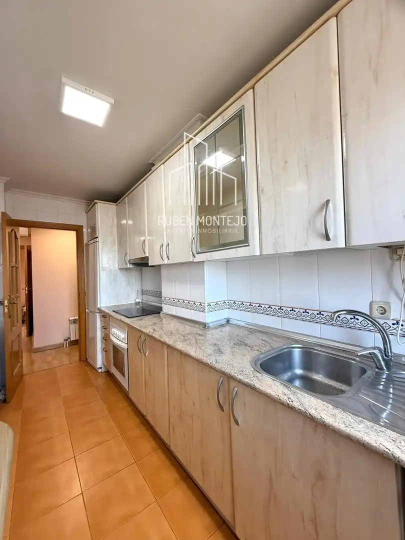 Cocina de Piso en venta en Salamanca con Calefacción, Terraza y Amueblado