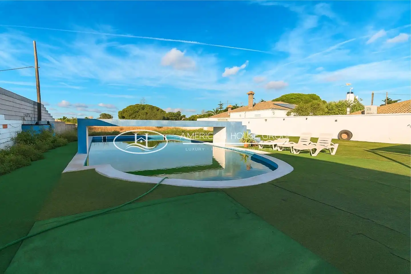 Piscina de Casa o xalet en venda en Chiclana de la Frontera amb Aire condicionat, Jardí privat i Terrassa