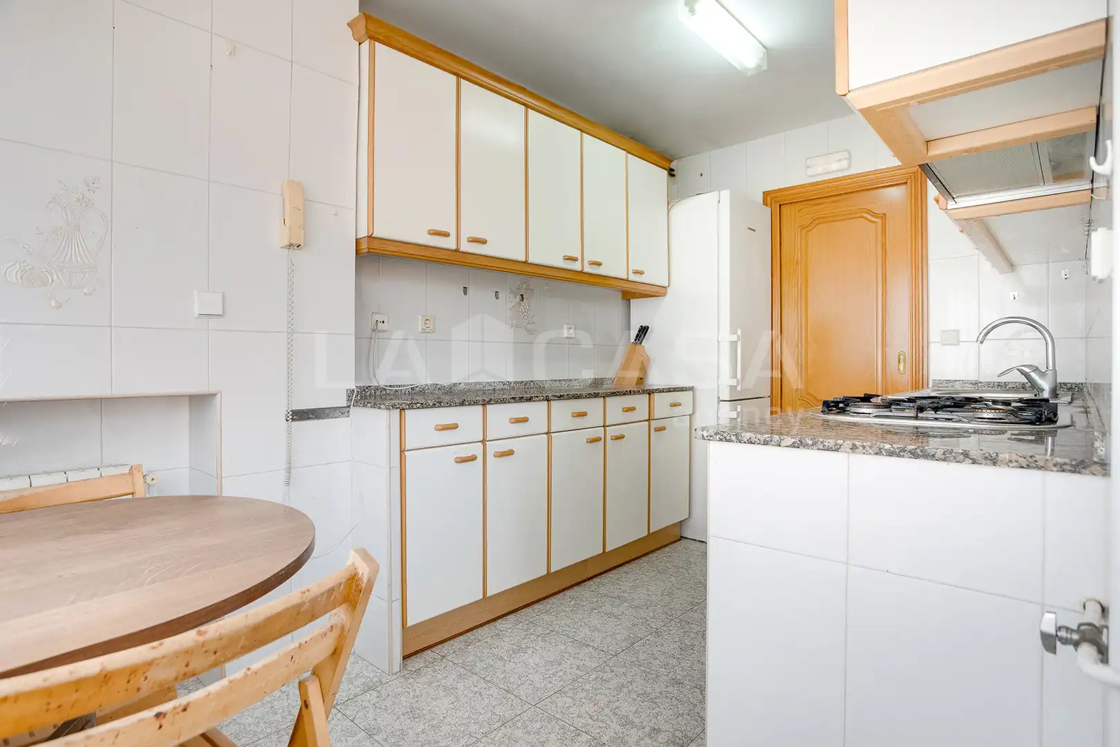 Cocina de Piso en venta en Cornellà de Llobregat con Calefacción y Balcón